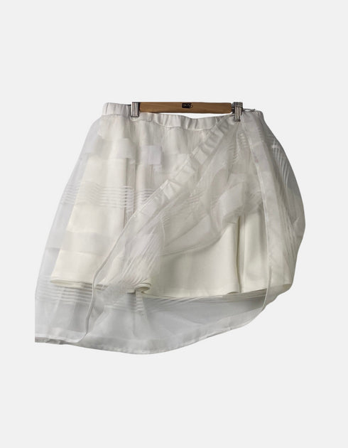 White skirt net FM